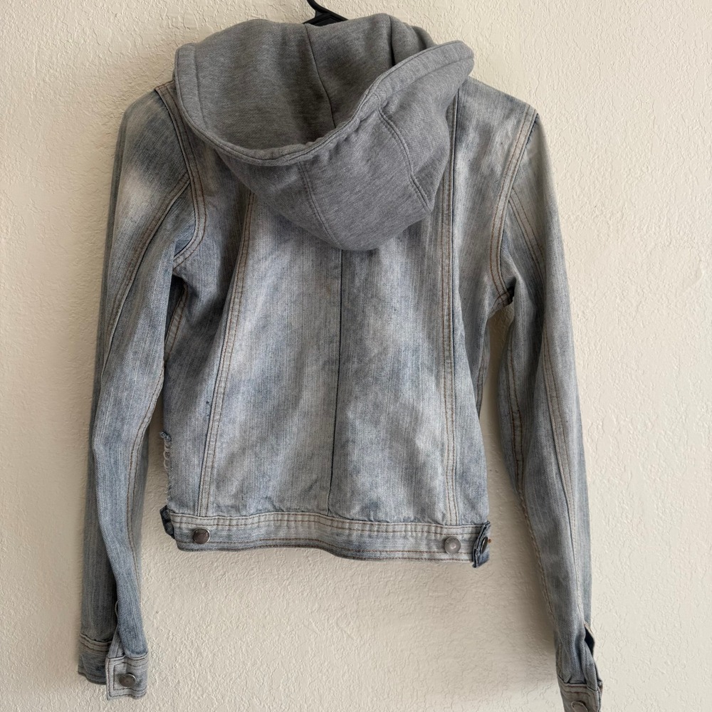 RARE-All About Eve Distressed Denim Jacket Hooded Light Wash Women's Size Medium - Picture 3 of 13